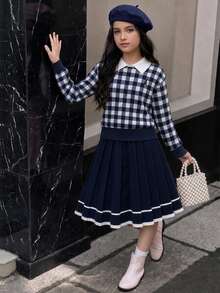 SHEIN Tween女孩 Ikids 粉色可愛刺繡馬標誌彼得潘領格紋針織衫 + 針織裙 2件套，Tween女孩長袖V領套頭衫，休閒優雅風格 秋冬 - 藍色 - 查看 1