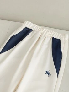 小男孩 2 件組條紋 Polo 領拼色運動衫與長褲套裝 英倫風刺繡馬標誌套頭上衣 白色慢跑褲休閒運動服 - 杏色 - 查看 6