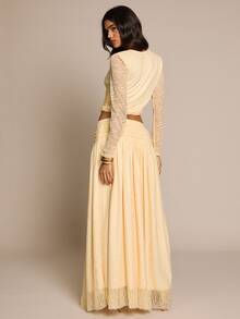 SHEIN Glamour طقم نسائي كاجوال للعطلات من قطعتين بتصميم دانتيل وقصة ضيقة - أصفر - مشاهدة 2