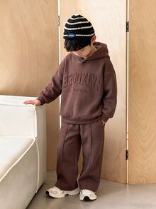 SHEIN Little Byeori 2件組兒童小男孩休閒簡約百搭日常舒適字母3D印花圖案連帽衛衣 灰色長袖寬鬆套頭運動衫 - 咖啡棕 - 查看 7