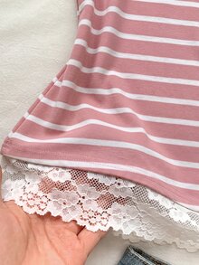 Comfortcana 女款粉色條紋修身 1/4 前開扣短袖 T 恤，蕾絲拼接設計，休閒上衣，開學季 Y2K 復古風，適合畢業大學穿搭 - 粉色 - 查看 5