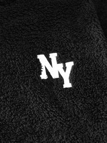 SHEIN Vacaura 青少年男孩秋冬款毛絨連帽衛衣，美式NY字母刺繡，加厚珊瑚絨套頭衫，袋鼠口袋寬鬆休閒上衣，適合日常穿著與外出穿搭的百搭衛衣 - 黑色 - 查看 3