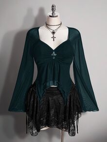 SHEIN ICON 女款大尺碼復古性感時尚千禧風 Y2K 暗黑哥德風 喇叭袖不對稱下擺 銀色金屬十字裝飾 黑色網紗 T-shirt - 墨綠色 - 查看 1