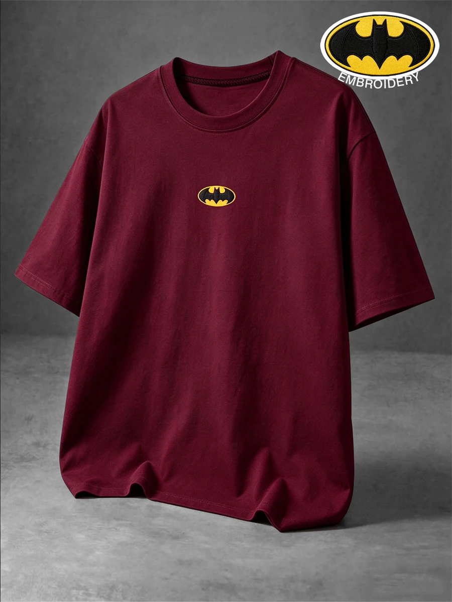 BATMAN X SHEIN Manfinity Roghcode 男士圓領休閒百搭日常穿著短袖T恤 - 酒紅色 - 查看 1