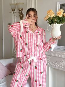 Slumberry CURVE Bộ đồ ngủ size lớn tay dài cổ bẻ cài nút trước, họa tiết trái tim kẻ sọc, đính nơ - Hồng - Xem 1