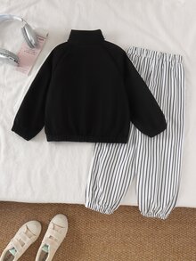 SHEIN 2件組幼女拉鍊夾克褲套裝，黑白條紋馬刺繡，長袖立領羅紋，適合學校運動、秋冬假期慢跑休閒穿著 - 黑色 - 查看 2