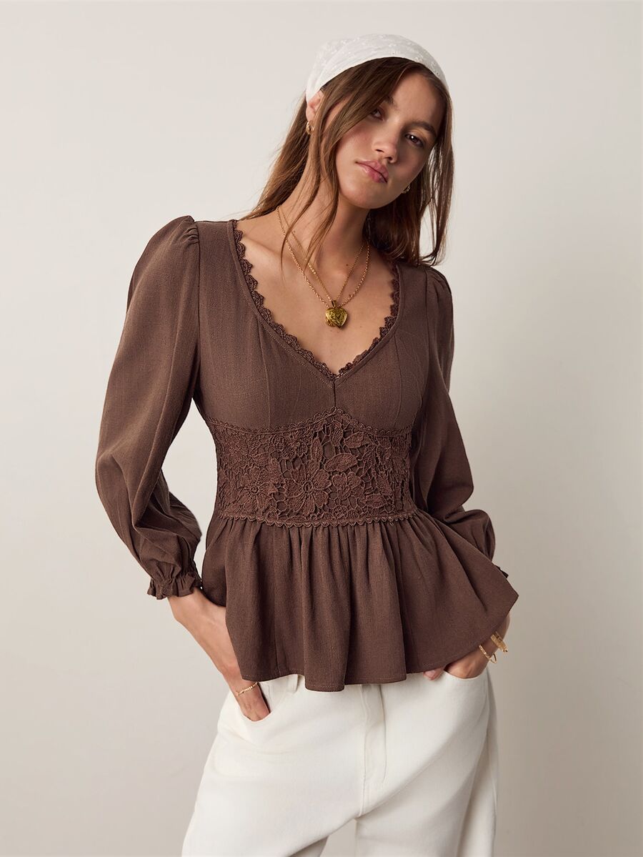 Willow Rêve 女款深棕色V領刺繡腰部拼接花瓣袖襯衫 - 棕色 - 查看 1