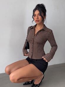 Aloruh 女款秋冬新款優雅春夏通勤日常簡約百搭旅行辦公棕色條紋長袖收腰百褶襯衫 - 棕色 - 查看 5