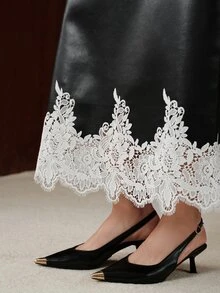 Anewsta Modern Vintage Style Hollow Design Lace Hem Commuter Women's Skirt - Black - View 2