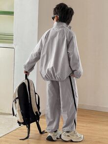 SHEIN Little Byeori 2件組 青少年男孩灰色休閒韓系寬鬆夾克立領抽繩褲套裝，秋季街頭風校園開學運動休閒風 - 淺灰色 - 查看 3