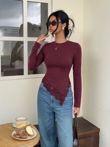 Serisse 女款純色圓領長袖對比蕾絲不對稱下擺修身T恤 酒紅/葡萄酒色 - 酒紅色 - 查看 7