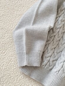 SHEIN 青少年男孩套頭毛衣，附麻花編織提花與馬刺繡標誌，適合秋冬穿著，可搭配大衣與鋪棉外套 - 灰色 - 查看 5