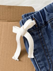 SHEIN 兒童小男孩休閒基本款抽繩腰藍色牛仔寬鬆大廓形牛仔褲，秋冬開學季 - 中等水洗藍 - 查看 4