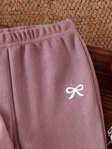 SHEIN 2件組幼女可愛棕色駱駝蝴蝶結羅紋針織長袖高領寬鬆披風式喇叭褲套裝，舒適秋季公主風女童冬季穿搭 - 粉色 - 查看 4