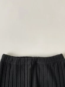 SHEIN 針織毛絨羅紋上衣與長褲套裝，印花圖案修身剪裁，休閒時尚極簡舒適，室內外穿搭，幼兒棕色 - 黑色 - 查看 7