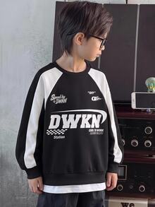 SHEIN Little Byeori 兒童小男孩字母印花加厚秋季衛衣，學院風寬鬆版型冬季 80 年代復古返校時尚舒適休閒套頭衫 - 黑與白 - 查看 3