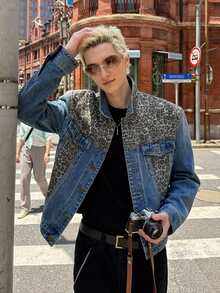 DAZY Men's Blue Washed Denim Jacket With Color Block Leopard Print Fabric, Spring/Autumn - Blue - View 4