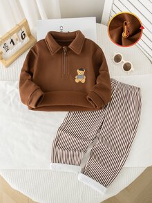 2件組男童幼兒休閒套裝，熊圖案半拉鍊領長袖上衣搭配直條紋長褲，厚實面料，時尚可愛兩件套，適合日常穿著與戶外活動，多場合百搭，秋冬款 - 棕色 - 查看 4