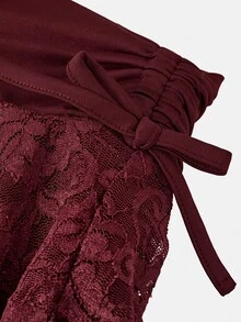 SHEIN Girlism 時尚紅色短款大女孩裙，圖案蕾絲裝飾與荷葉邊設計，內含短褲，秋冬款 - 酒紅色 - 查看 5