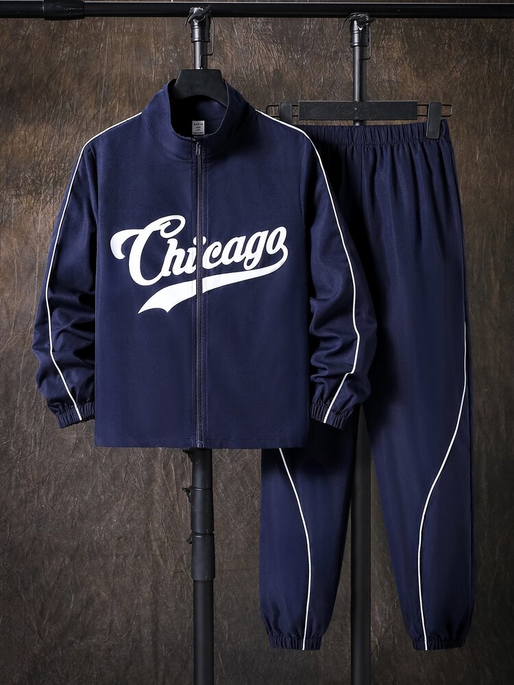 SHEIN Kids Tween Boys Casual Sports Chicago Graphic Navy Blue Stand Collar Turn-Down Collar Jacket And Jogger Pants Set, Suitable For Fall/Winter, School, Family Gatherings, Parties, FallOutfit, WinterOutfit, Boys Outfit Kids Set - Navy Blue - View 3