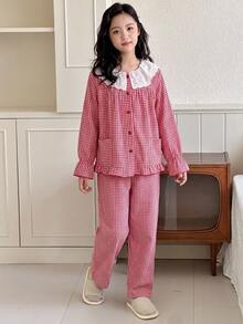 Dazy Kids طقم ملابس منزلية للبنات المراهقات مكون من ملابس علوية بأزرار وتفاصيل دانتيل مرقعة وبنطلون طويل بنقشة مربعات - الأحمر - مشاهدة 1