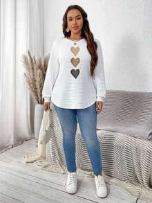 SHEIN CURVE+ كنزة رياضية مريحة بتصميم بسيط وكاجوال باللون البني مع طباعة قلب مرسومة يدويًا ونمط شبكة صغيرة بيضاء، بياقة طاقم وحافة منحنية وفتحة جانبية، مناسبة للخريف/الشتاء - أبيض - مشاهدة 4