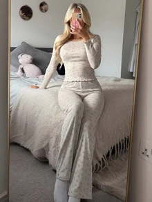 DAZY 2pcs Women's Pajama Set, Sweet Ditsy Floral Print Fitted Long Sleeve T-Shirt And Straight Leg Long Pants - Beige - View 3