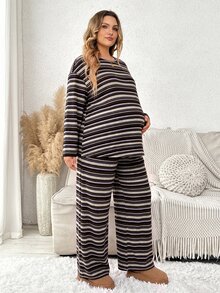 Plussiva 大尺碼孕婦條紋拼接長袖上衣與可調腰圍長褲 2件套 - 酒紅色 - 查看 3