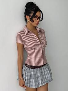 Aloruh 女款優雅春夏通勤日常簡約百搭旅行辦公室純色棕色粉色條紋短袖收腰百褶襯衫，現代都市時尚商務女裝低調老錢風高級感通勤機場穿搭高知優雅老錢風郵輪度假婚禮賓客禮服 - 白色 - 查看 2