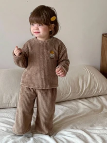 DAZY 2件組女嬰卡通刺繡圓領休閒居家服套裝，秋冬幼童女童服飾 - 軍綠色 - 查看 5