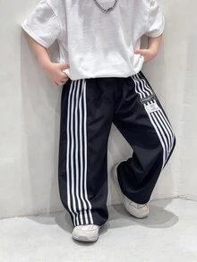 小男孩休閒時尚街頭風字母貼布側條紋長褲，適合秋冬穿著 - 黑色 - 查看 3