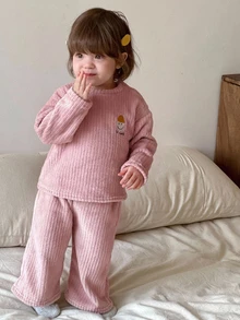 DAZY 2件組女嬰卡通刺繡圓領休閒居家服套裝，秋冬女童幼兒服飾 - 粉色 - 查看 6