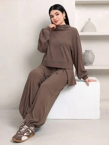 Veilorie طقم نسائي من قطعتين: سويت شيرت بغطاء رأس وأكمام طويلة مع بنطلون مرقع برباط وتنورة - بني - مشاهدة 3