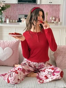 SweetSlumber Bộ đồ ngủ nữ phong cách INS vintage gồm áo len dệt kim cài nút họa tiết nơ và trái tim ngọt ngào cùng quần pijama vải dệt dáng rộng - Nhiều màu - Xem 6