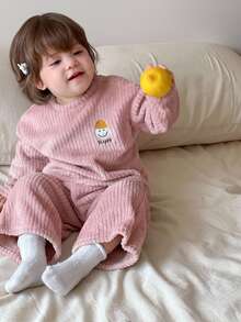 DAZY 2件組女嬰卡通刺繡圓領休閒居家服套裝，秋冬女童幼兒服飾 - 粉色 - 查看 1