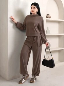Veilorie طقم نسائي من قطعتين: سويت شيرت بغطاء رأس وأكمام طويلة مع بنطلون مرقع برباط وتنورة - بني - مشاهدة 5