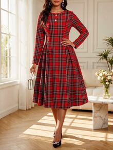 SHEIN Lady فستان نسائي كاجوال يومي صيفي بطول متوسط بنقشة مربعات وثنيات - أحمر مشرق - مشاهدة 4