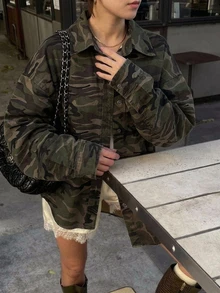 Livesso 女款秋季軍綠色翻領鈕扣口袋裝飾水洗寬鬆長袖短版牛仔夾克 - 軍綠色 - 查看 4