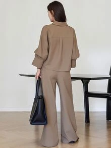 Dazy-Less Bộ 2 món áo sơ mi và quần dài nữ màu trơn thiết kế xếp ly phong cách thường ngày - Cà phê nâu - Xem 2