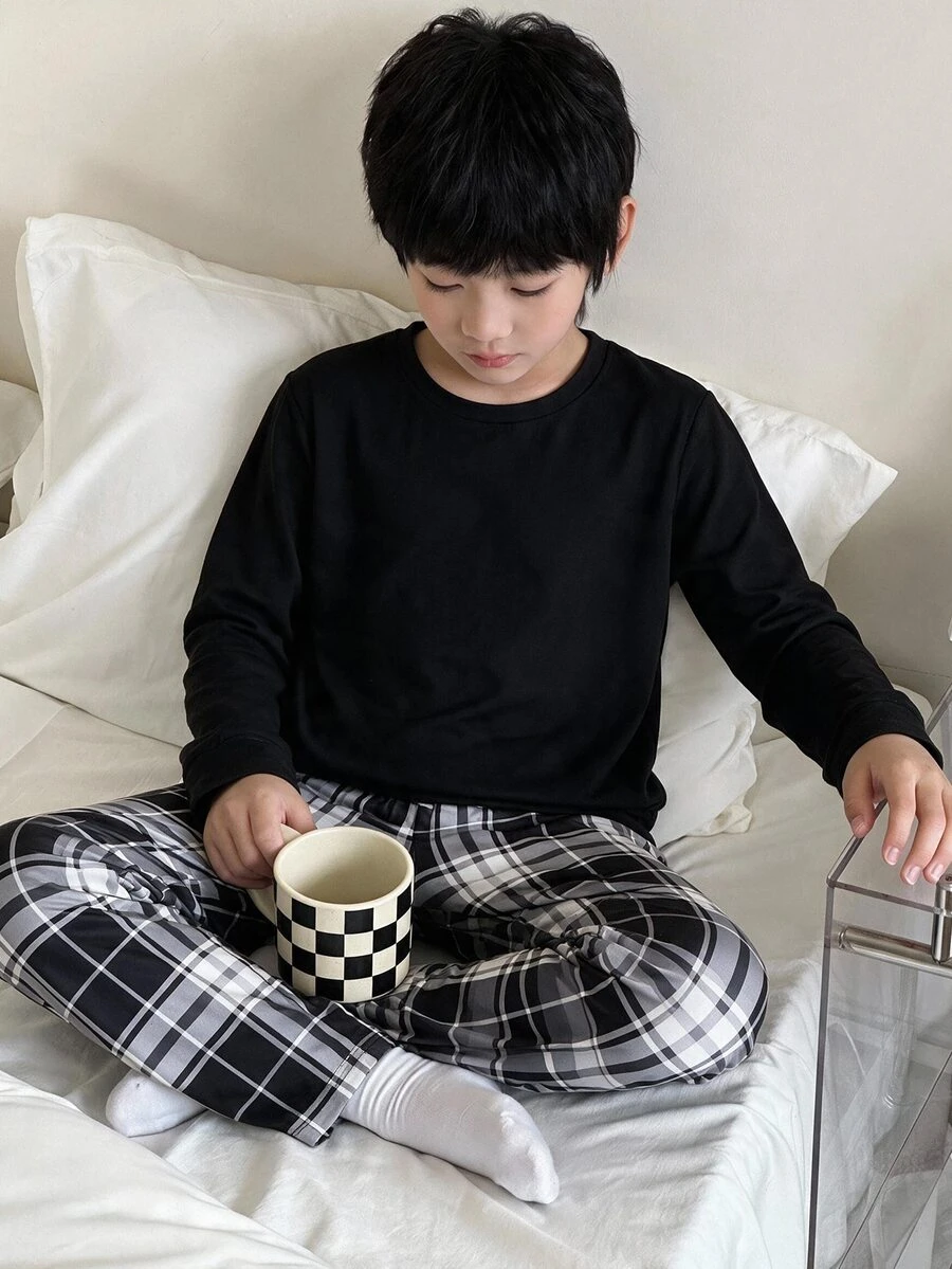 SHEIN 青少年男孩純色圓領上衣與格紋長褲居家休閒套裝 - 彩色 - 查看 1