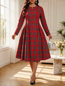 SHEIN Lady فستان نسائي كاجوال يومي صيفي بطول متوسط بنقشة مربعات وثنيات - أحمر مشرق - مشاهدة 6