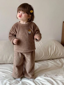 DAZY 2件組女嬰卡通刺繡圓領休閒居家服套裝，秋冬幼童女童服飾 - 軍綠色 - 查看 3