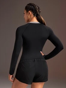 Powerista بلوزة رياضية نسائية بأكمام طويلة بتصميم راجلان وألوان متباينة مع سحاب وفتحة نصفية - الأسود - مشاهدة 2