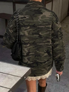 Livesso 女款秋季軍綠色翻領鈕扣口袋裝飾水洗寬鬆長袖短版牛仔夾克 - 軍綠色 - 查看 2