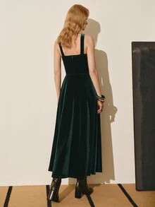 MOTF PREMIUM ELEGANT SPLIT UMBRELLA HEM V-NECK VELVET MID-LENGTH DRESS - Dark Green - View 8