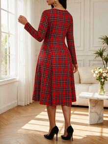 SHEIN Lady فستان نسائي كاجوال يومي صيفي بطول متوسط بنقشة مربعات وثنيات - أحمر مشرق - مشاهدة 2