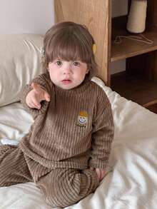 DAZY 2件組女嬰卡通刺繡圓領休閒居家服套裝，秋冬幼童女童服飾 - 軍綠色 - 查看 8