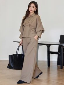 Dazy-Less Bộ 2 món áo sơ mi và quần dài nữ màu trơn thiết kế xếp ly phong cách thường ngày - Cà phê nâu - Xem 4