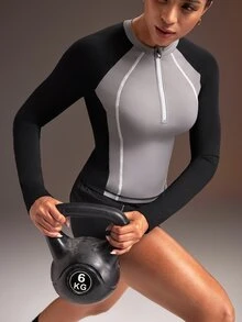 Powerista بلوزة رياضية نسائية بأكمام طويلة بتصميم راجلان وألوان متباينة مع سحاب وفتحة نصفية - الأسود - مشاهدة 7