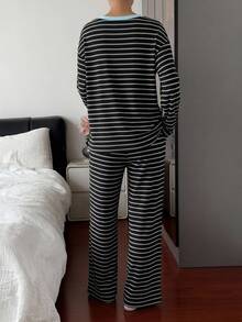 Livesso 秋冬休閒刷毛條紋對比領寬鬆女款睡衣套裝 - 黑色 - 查看 2